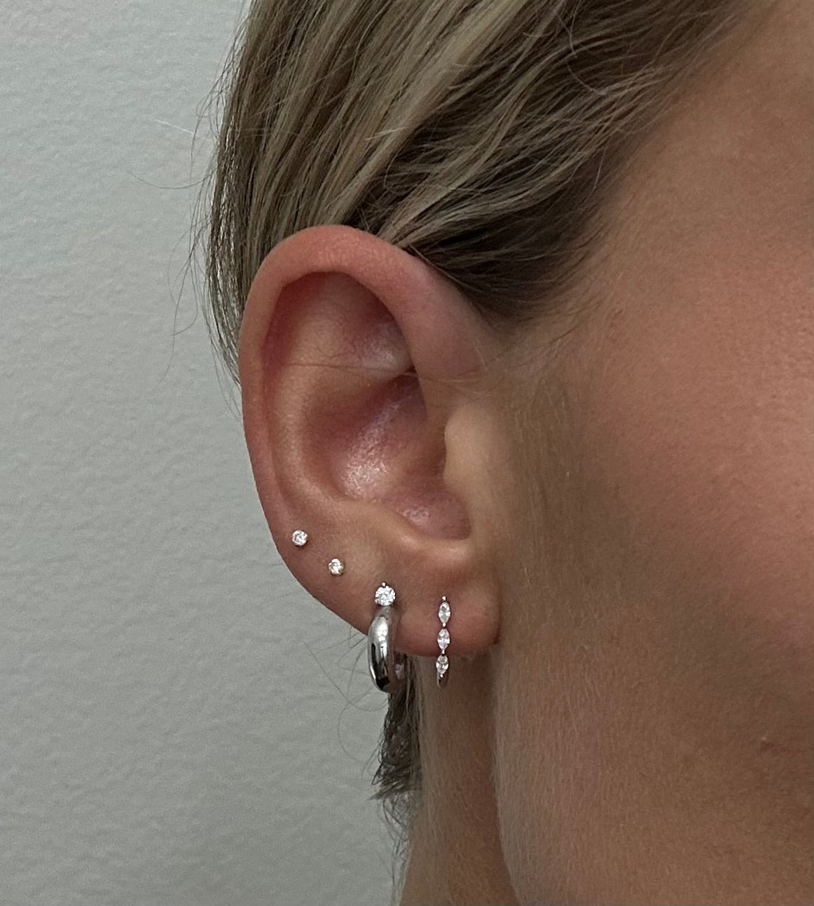 SD DAINTY HOOPS