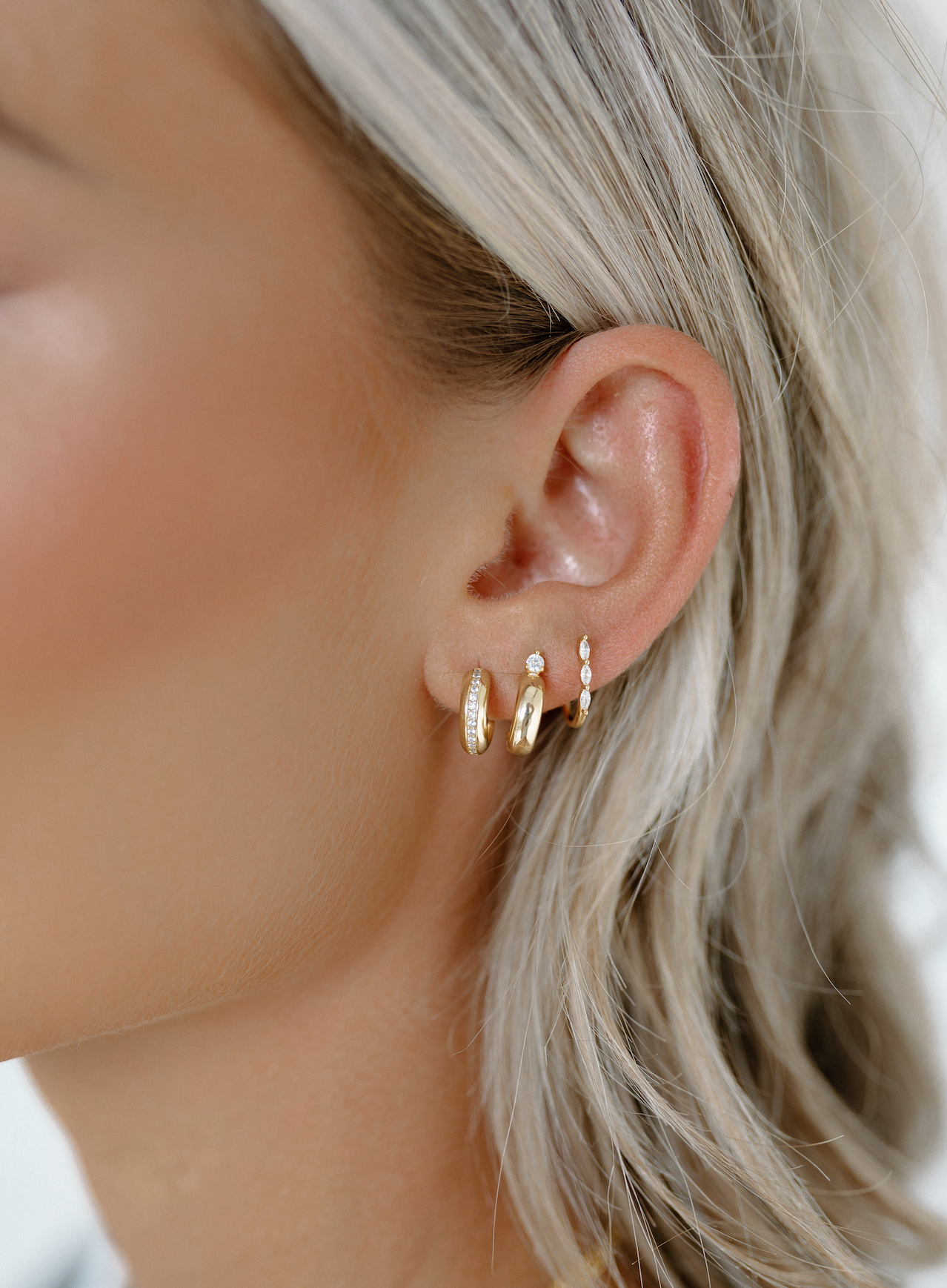 SD DAINTY HOOPS