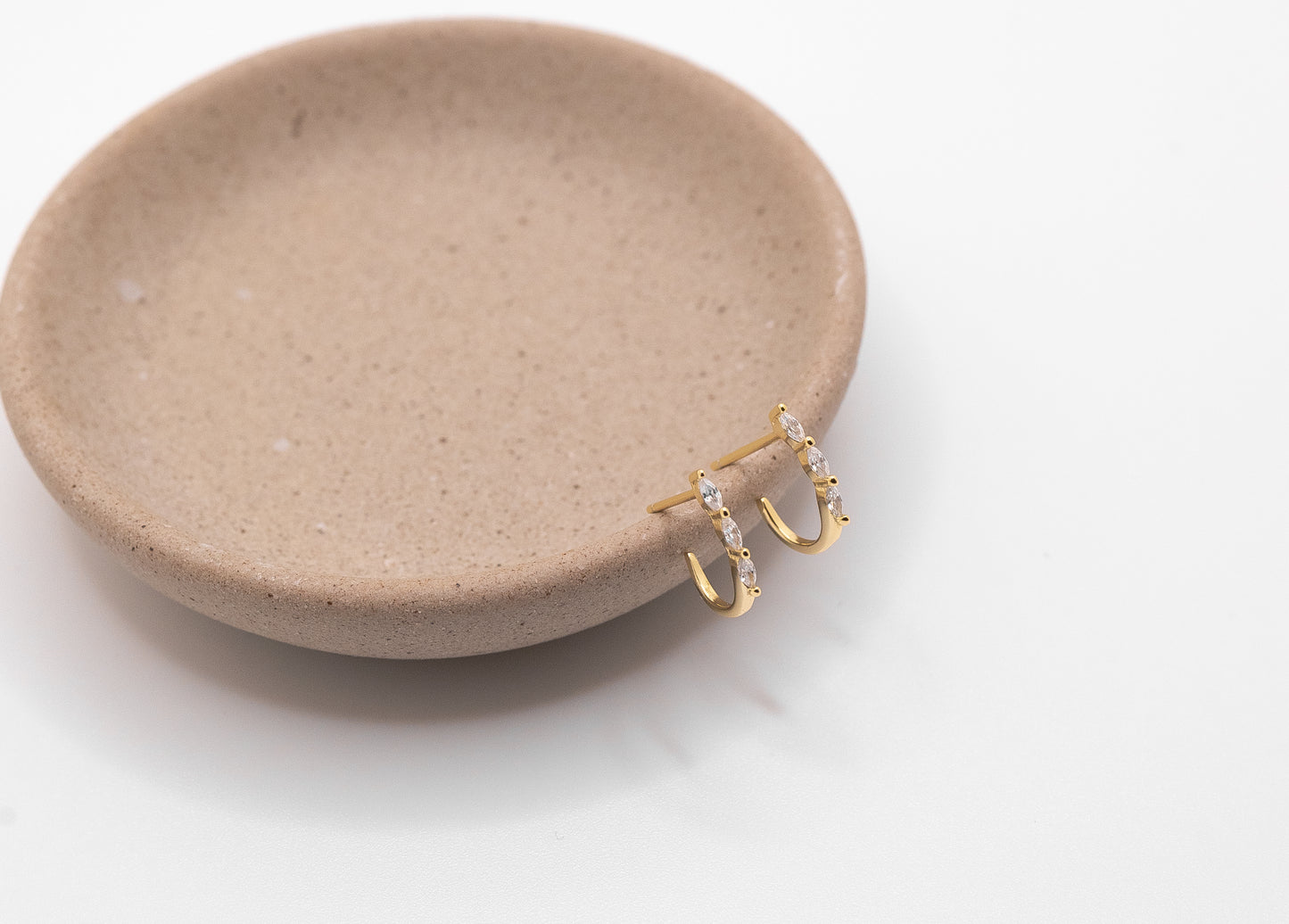 SD DAINTY HOOPS