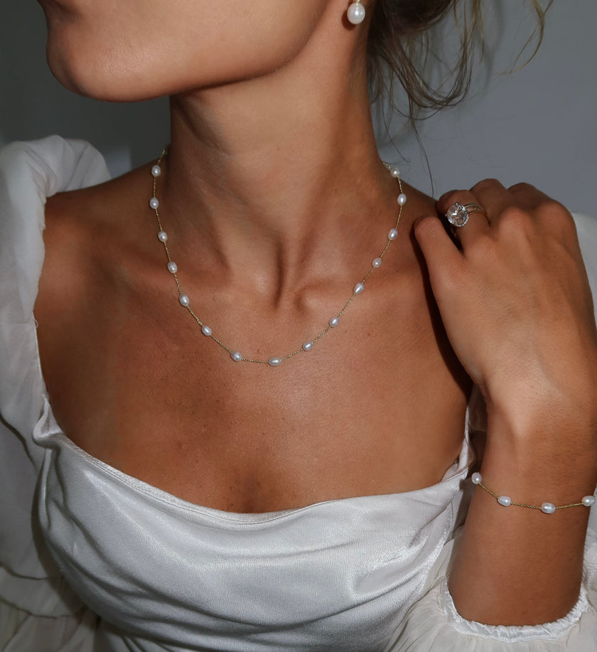 Bride wearing WAAWEES water-resistant gold necklace with pearl pendant, styled for wedding day.